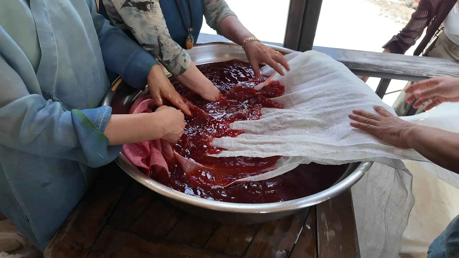 한 명의 고등학생이 보여준 천연염색과 전통문화의 미래