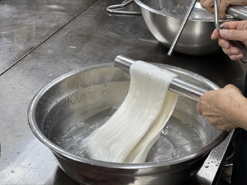 Lifting a skein of thread on a steel rod over a bowl