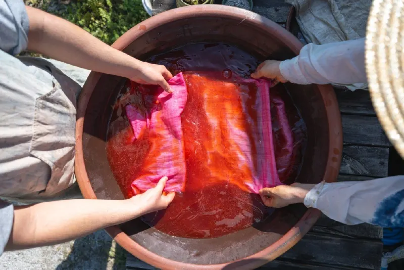 Cloth turning from orange to pink in the dye bath